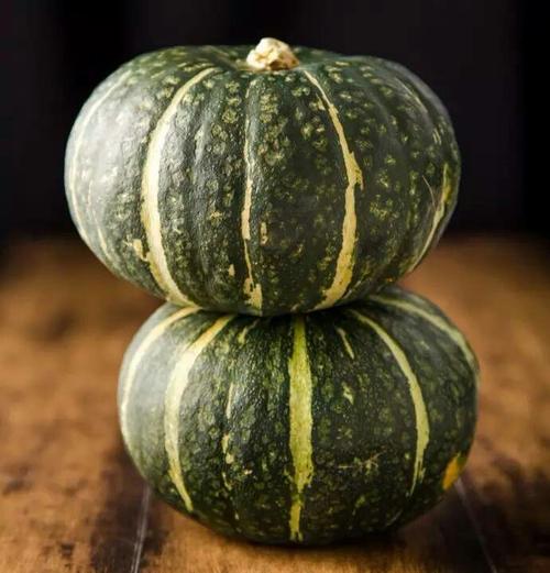 日照充足,氣溫晝夜溫差大,作物消耗養(yǎng)料少,有利于瓜果和糖料作物的